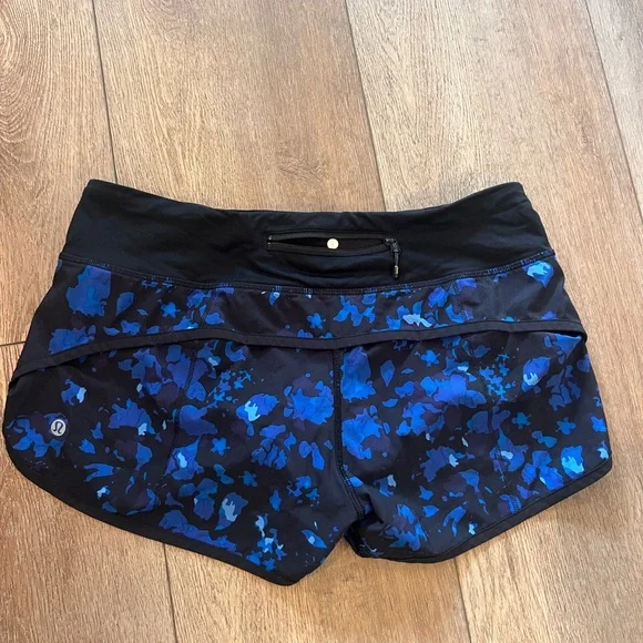Lululemon Speed Up Shorts 2.5" inseam - Picture 2 of 4